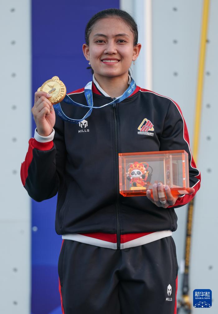 tenan, 比拉分获亚