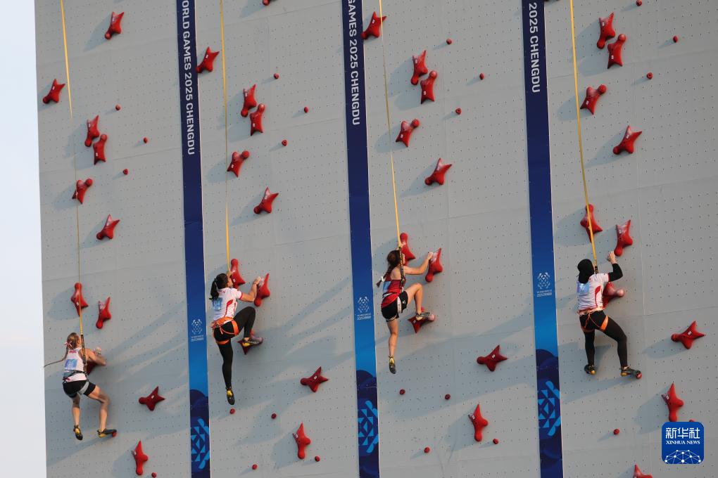 在决赛中, 里塔, 于妹获得亚