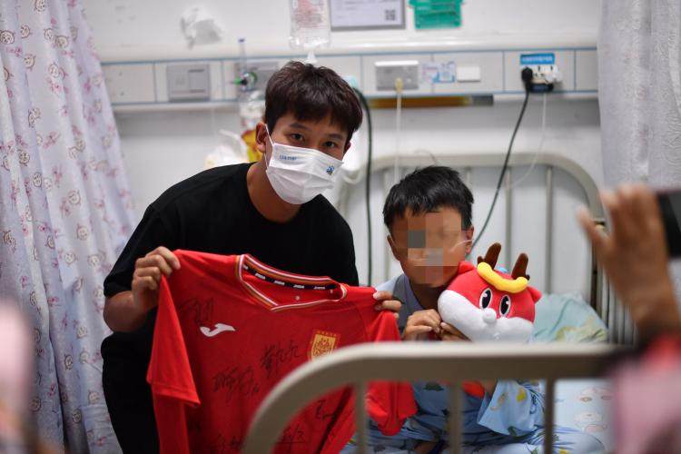 会持续关注, 脸上是满满, 见面互动 会持续关注, 脸上是满满, 见面互动