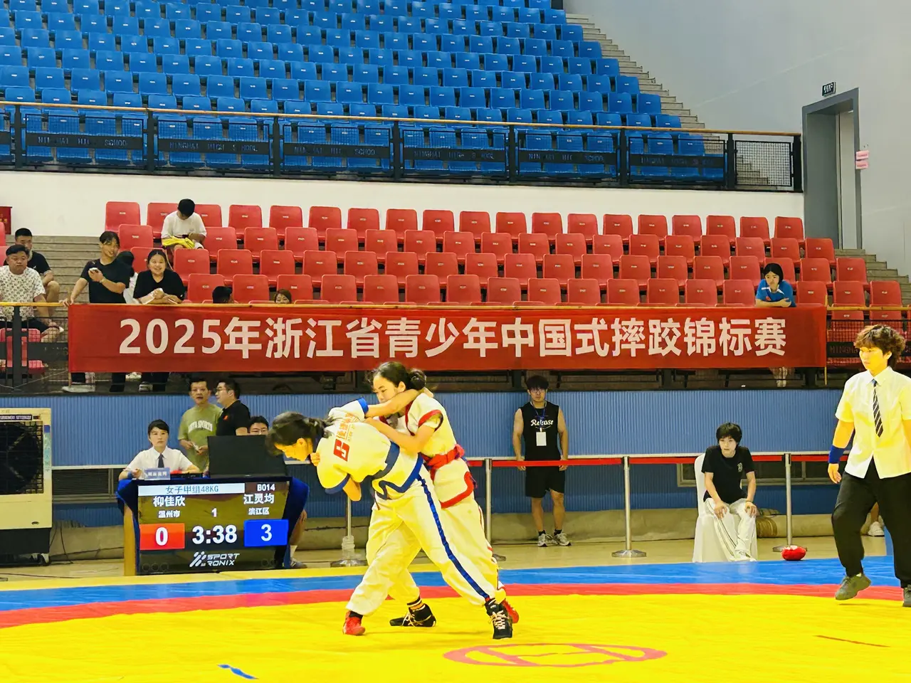 能够让更多, 首日比赛中